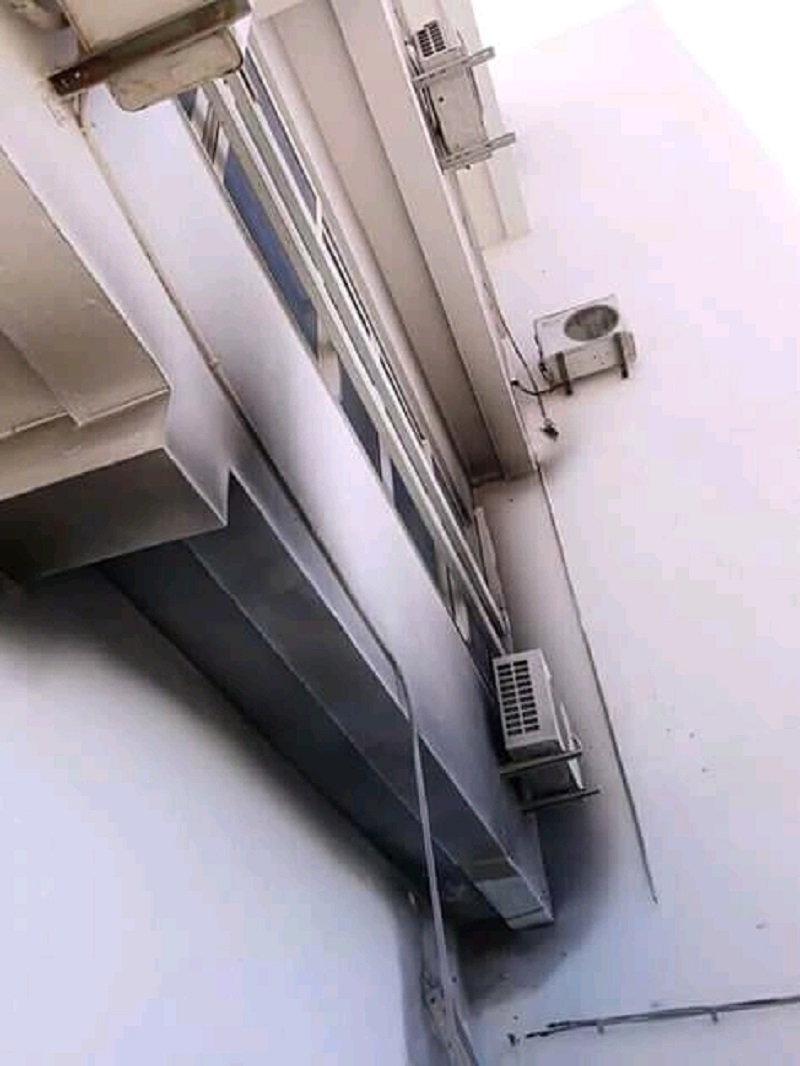 جانب من الحريق